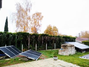 Paneles solares instalados en el suelo